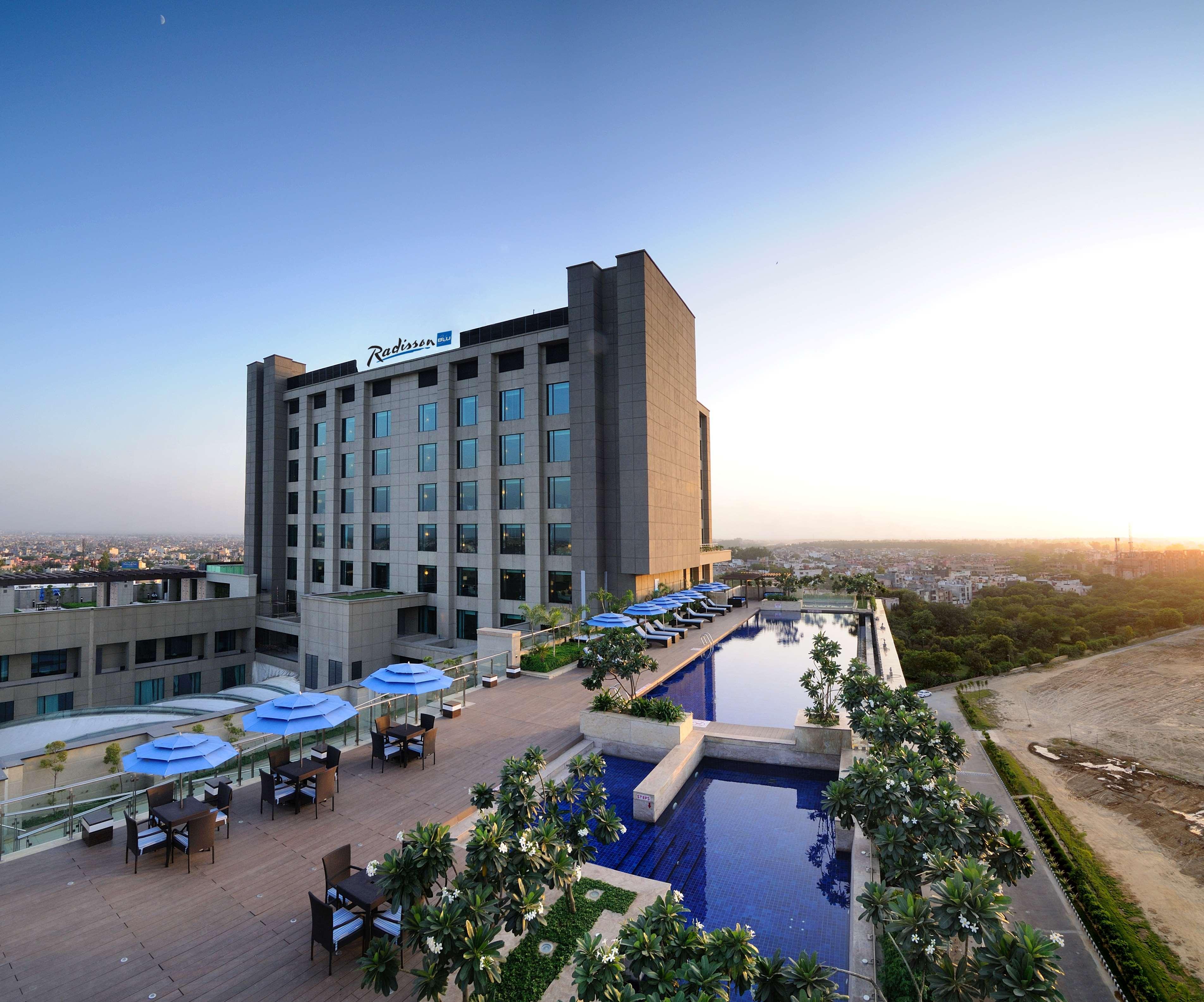 Radisson Blu Hotel New Delhi Paschim Vihar Ngoại thất bức ảnh