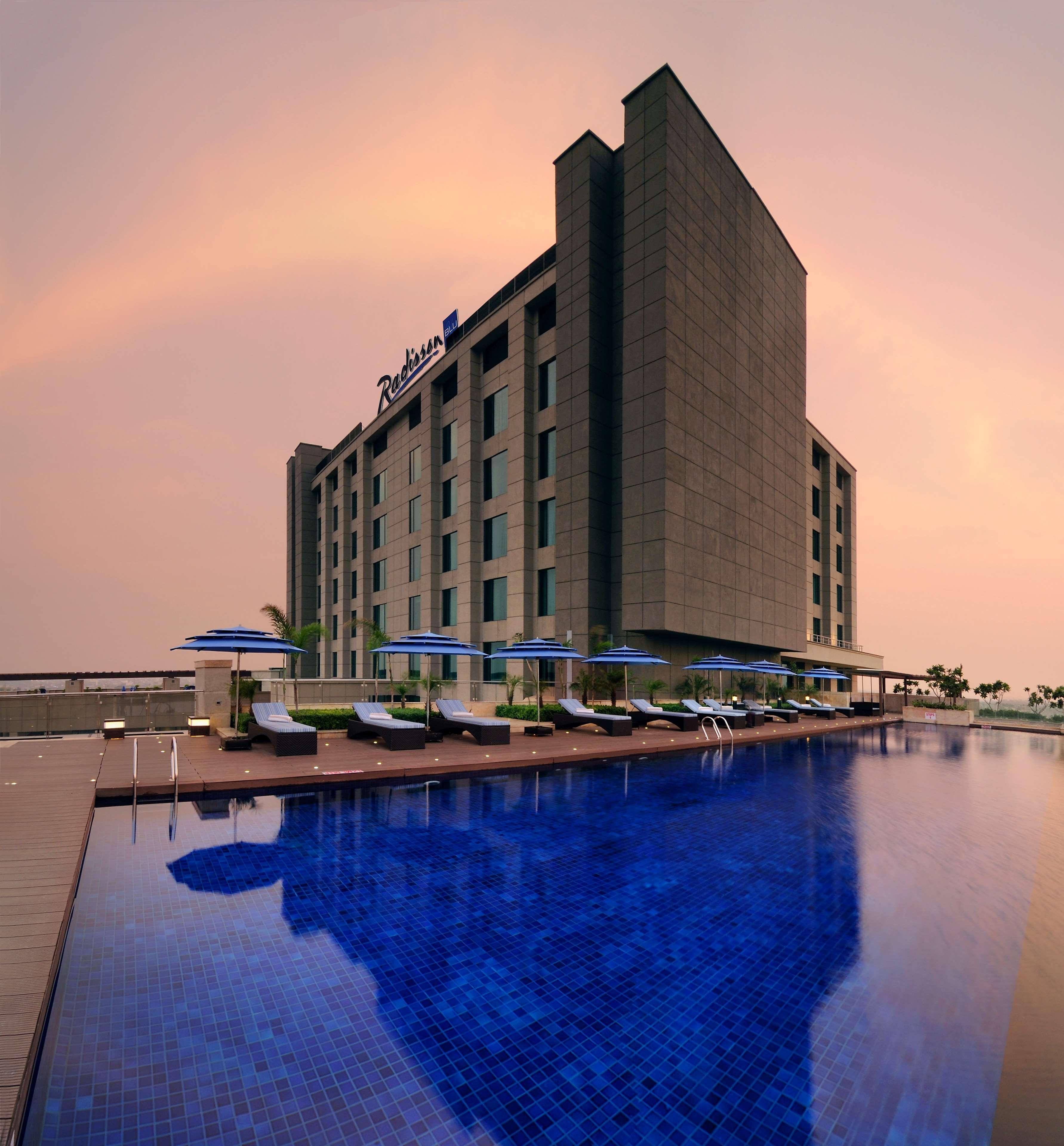 Radisson Blu Hotel New Delhi Paschim Vihar Ngoại thất bức ảnh